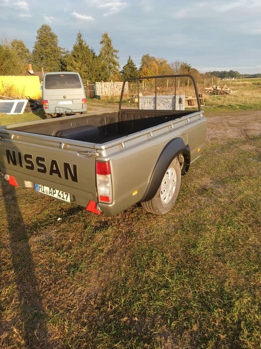 Przyczepa towarowa Nissan Navara w BDB stanie !