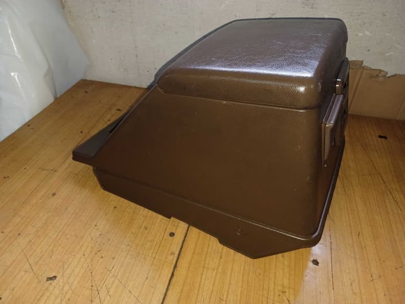 Nissan Patrol Y60 podłokietnik szary lub brązowy