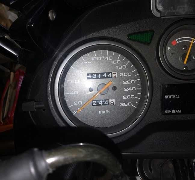 SUZUKI GSX750F prawie oryginał