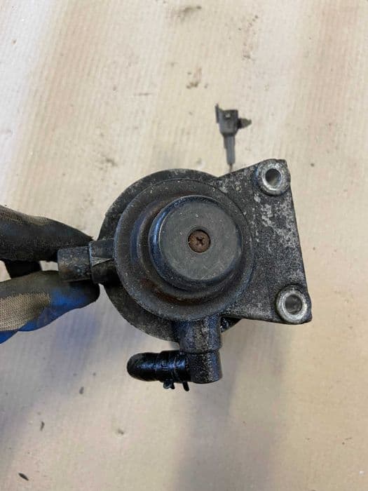 Toyota 4-runner Hilux Surf Podstawa Filtra Paliwa 2.4 TD 90-96