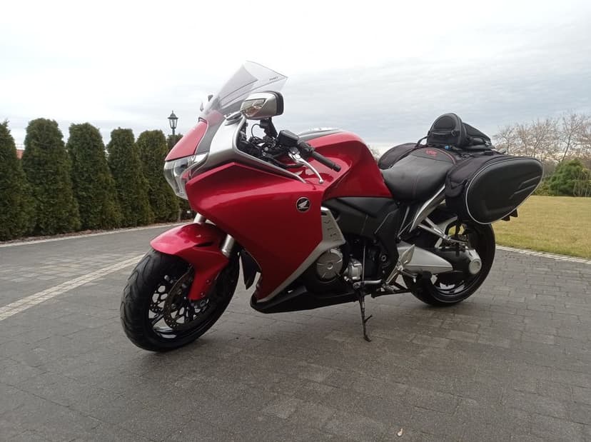 Honda VFR 1200F 18 tys km. Serwis