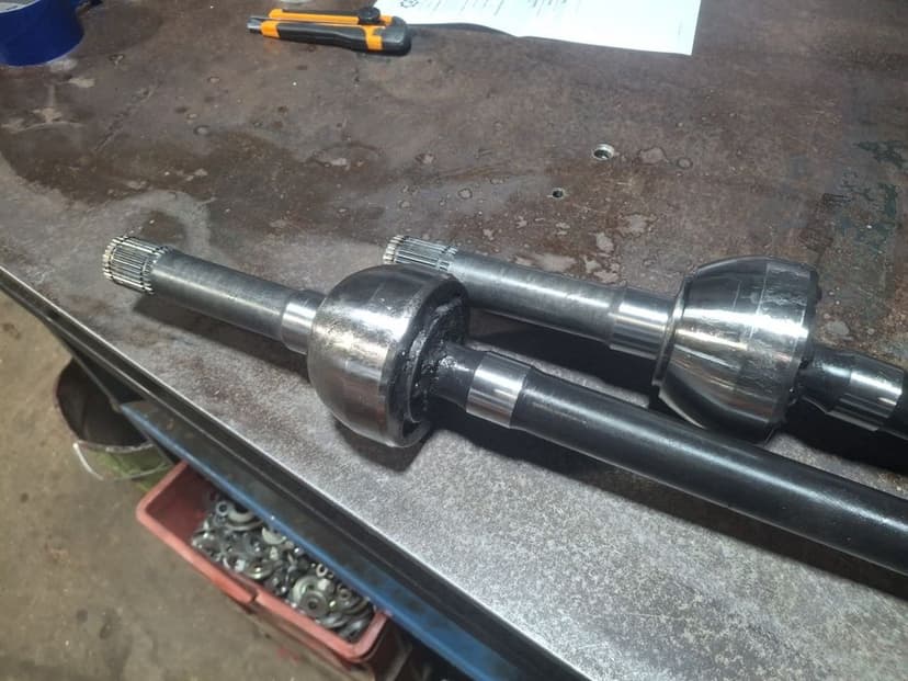 Półosie z przegubami NOWE Nissan patrol gr Y60