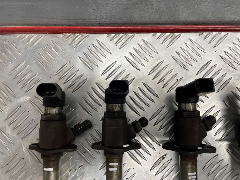 Wtryskiwacz 4H2Q-9K546-AF Land Rover Discovery III 2,7 TDV6  6Sztuk