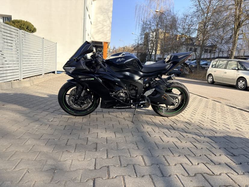 Kawasaki Zx6r 636 cbr gsxr