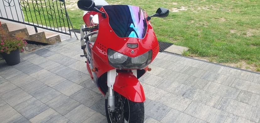 Honda cbr 900 rr.