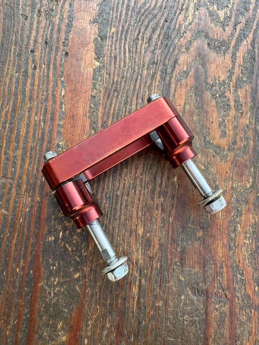 mocowanie uchwyt kierownicy risery suzuki rm drz rmz 125 / 250 / 450