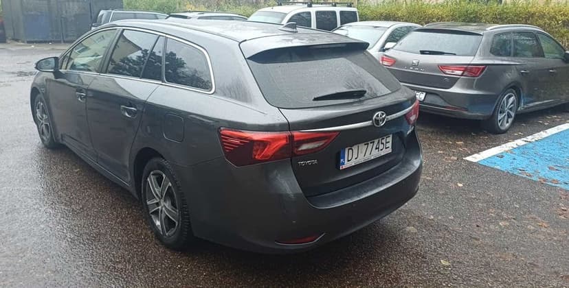 Toyota Avensis t27 1.8 benzyna 141 tys Polski Salon