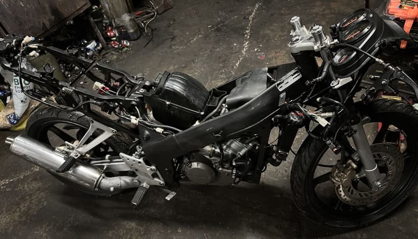 Honda cbr125r jc34 do lakierowania