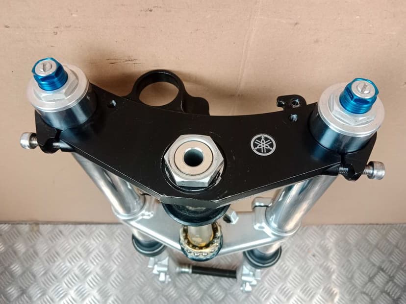 Yamaha R6 RJ03 Lagi Zawieszenie Przód Laga Prawa Lewa Półki Oś 99-02