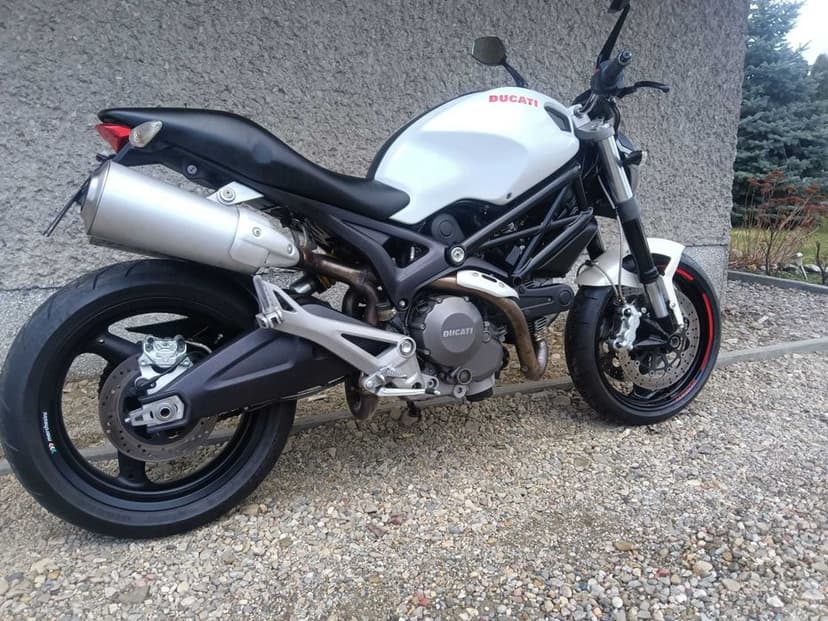 Ducati Monster 696