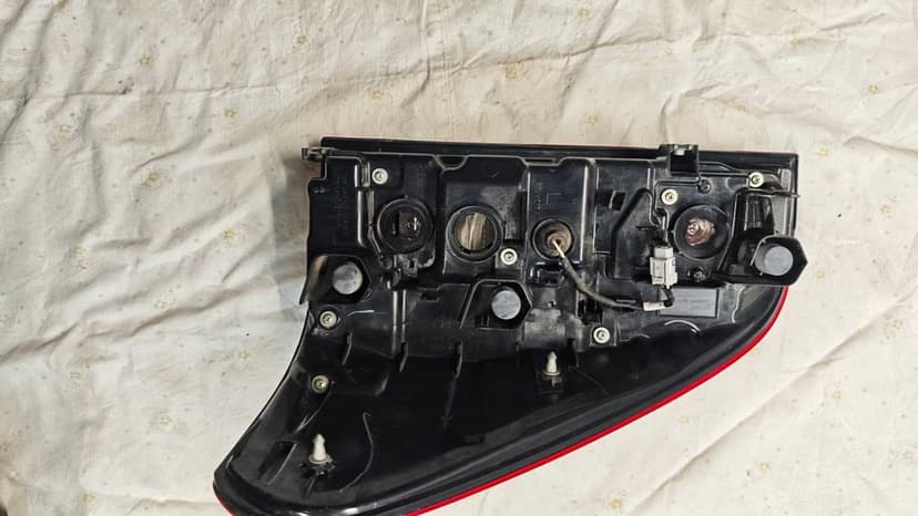 Lampa tył Lewa Toyota Hilux VIII Led