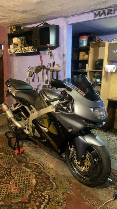 Kawasaki ZX600 zx6r