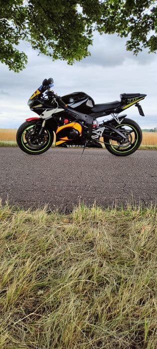 Yamaha yzf R6 vr 46 Valentino Rossi