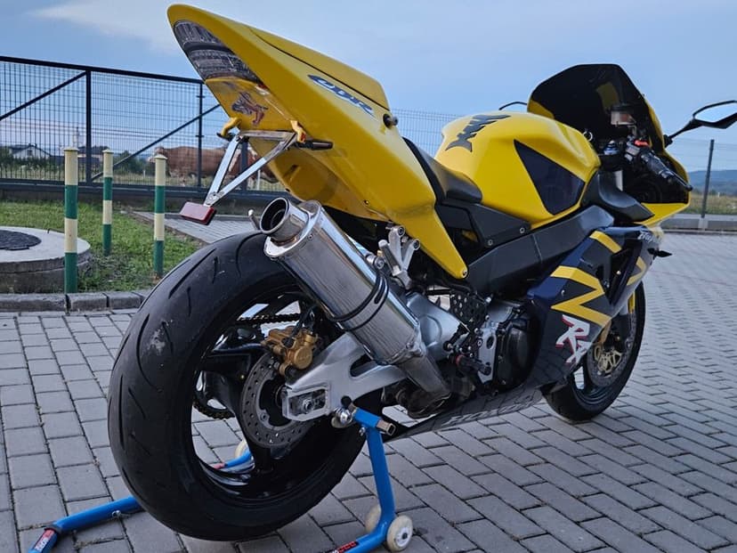 Honda CBR 900RR CBR954  SC50 Fireblade Zadbana Niski przebieg sportowy