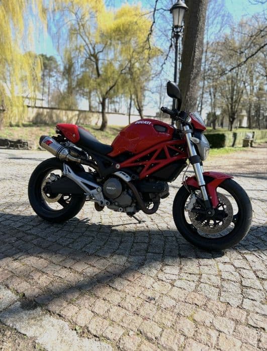 Ducati Monster 696