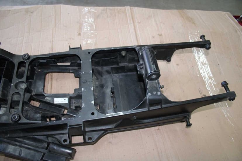 Stelaż Tył Tylny Ogon Zadupek Wypełnieni Yamaha R6 5SL RJ05 RJ09 03-05