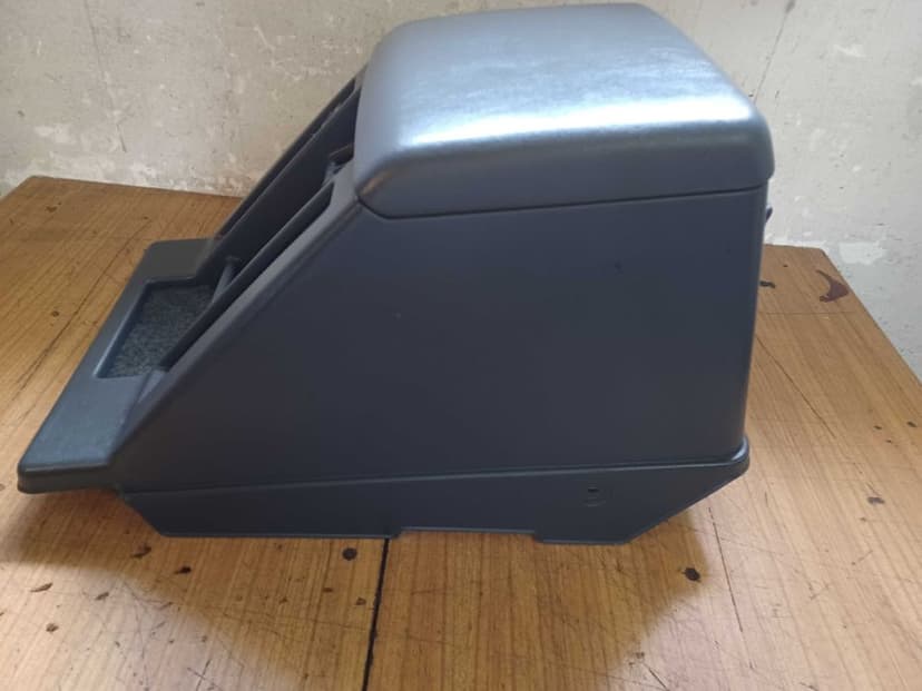 Nissan Patrol Y60 podłokietnik szary lub brązowy