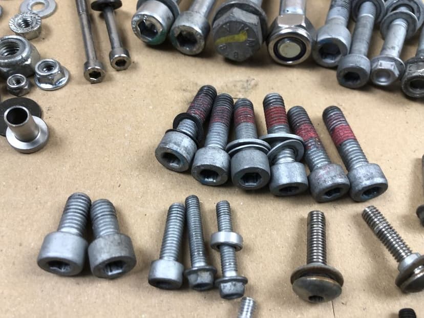 Aprilia Tuono 125 Śruby Śrubki Szpilki 2022