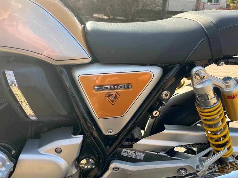 Honda CB1100 RS retro