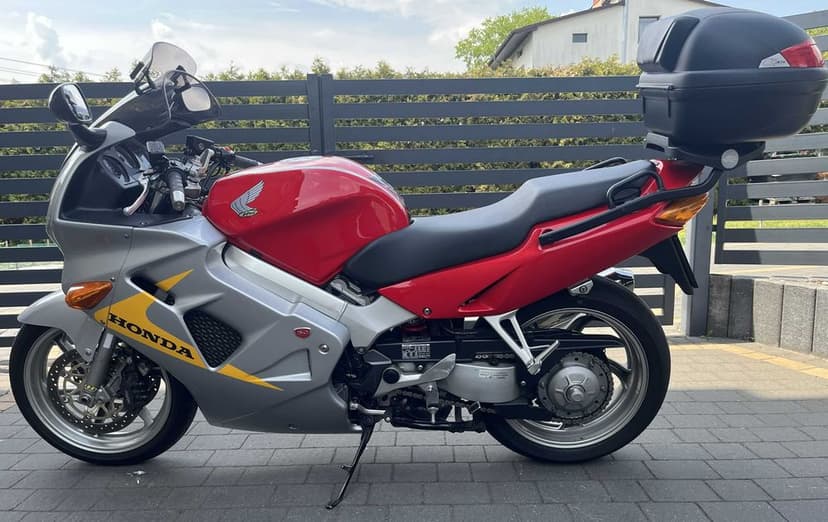 HONDA VFR 800FI wersja na piędziesięciolecie Hondy