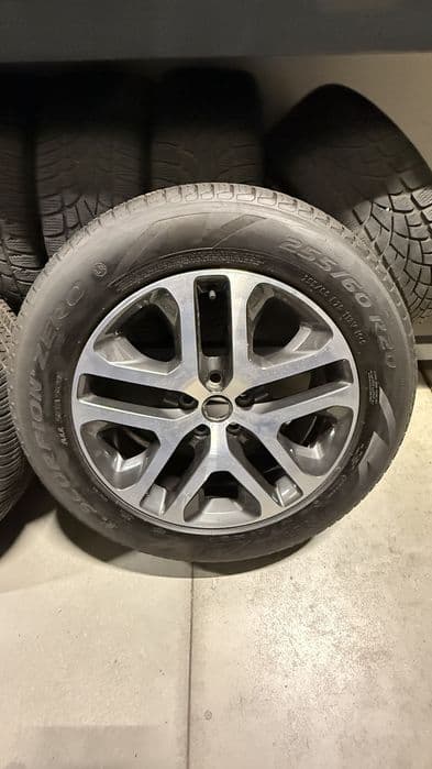 Zestaw felg z oponami Pirelii All Season 255/60/20 Land Rover Defender