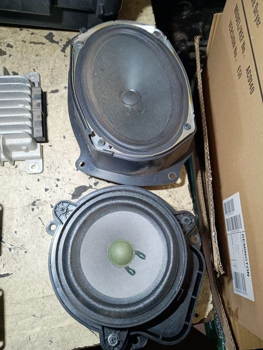 Nagłośnienie Bose głośnik wzmacniacz subwoofer Nissan Navara D40 kpl