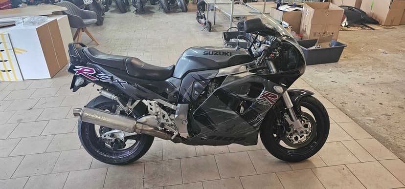 SUZUKI GSX-R GSXR 1100  części wsytke części bak owiewka lapma zegary