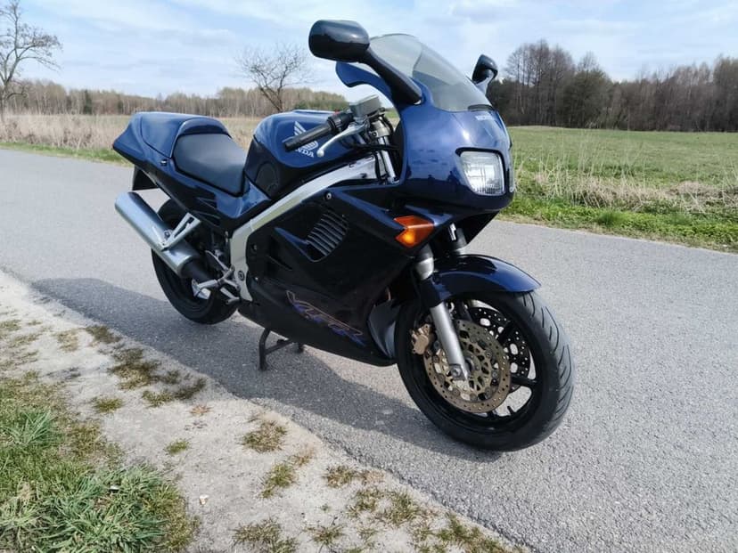 Honda VFR 750 RC36 II • 1996 • V4 • ZADBANA • GOTOWA DO JAZDY