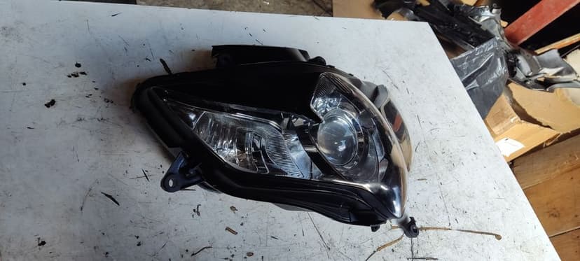 Suzuki GSX-R 750 k8 k9 L0 lampa 600