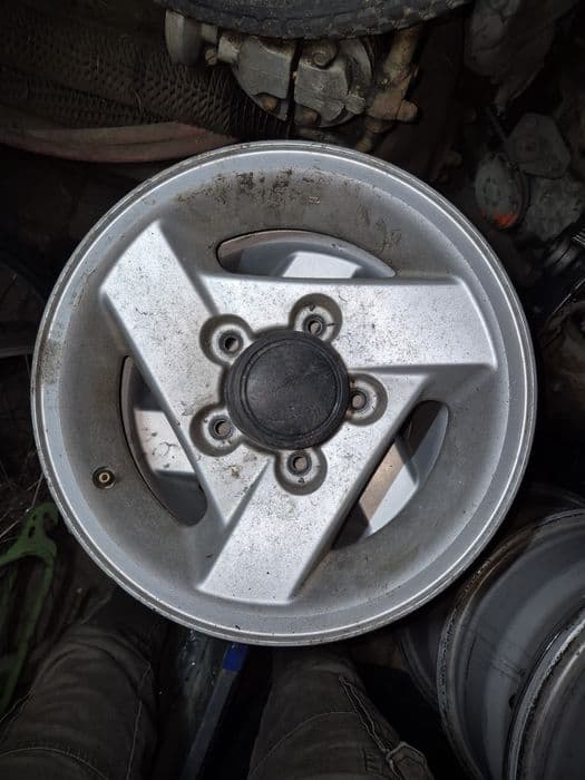 Felgi aluminiowe Suzuki Jimny 15 zapasówka alufelgi Vitara Niva