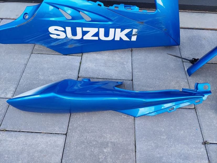 suzuki gsx-r 1000 k9 l0 l1 l2 l3 bok boczek owiewka ogon błotnik