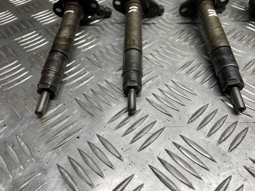 Wtryskiwacz 4H2Q-9K546-AF Land Rover Discovery III 2,7 TDV6  6Sztuk