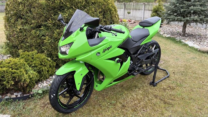 Kawasaki Ninja 250 EX250 z 2009 roku kat. A2 import Niemcy nowe opony