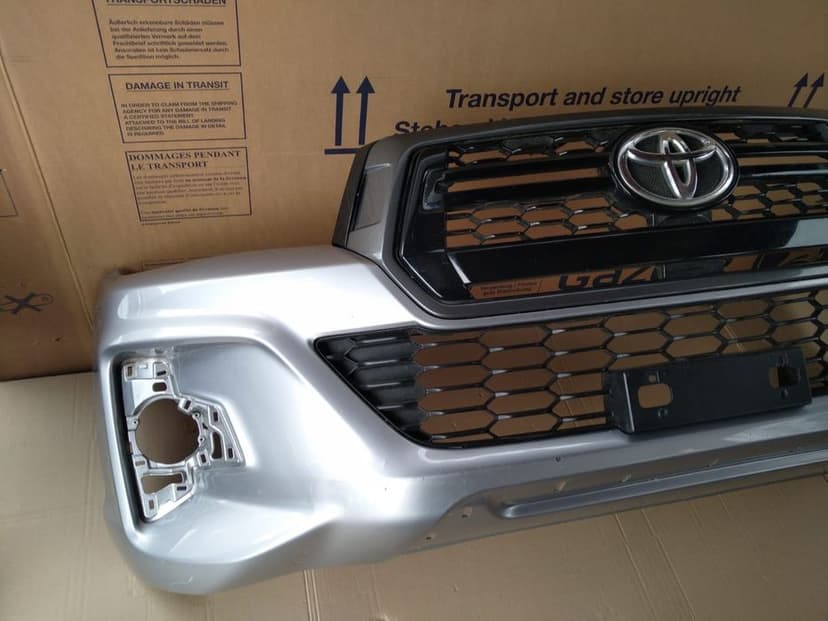 Toyota Hilux VIII Lift Zderzak Atrapa 17-21
