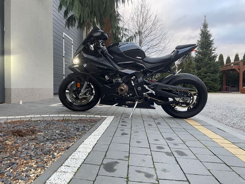 BMW S1000RR 2022 stan bardzo dobry.