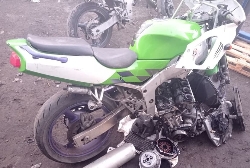 Kawasaki zx6 zx600 zx6r części owiewki czasza torowe silnik lagi moduł
