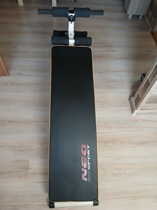 Ławka treningowa skośna.