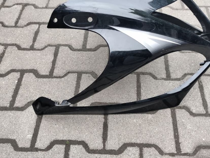 Suzuki GSXR 1300 gsx R  Hayabusa Czasza czacha owiewka osłona przednia 2009