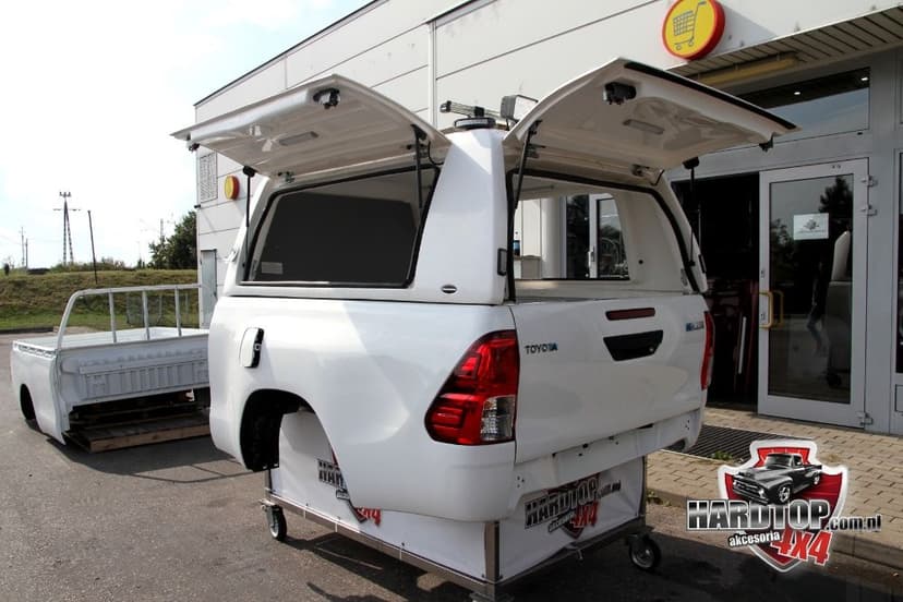 Paka skrzynia ładunkowa Toyota Hilux 1.5 kabiny extra cab półtora