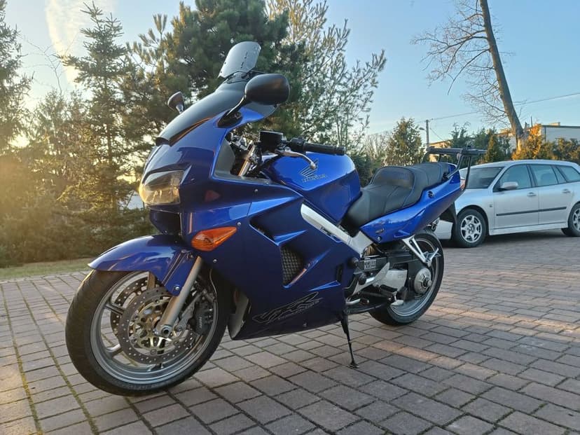 Honda VFR 800 fi RC46 !Rezerwacja!