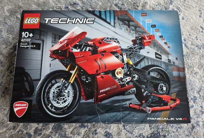 Lego Technic 42107 Ducati Panigale V4 R