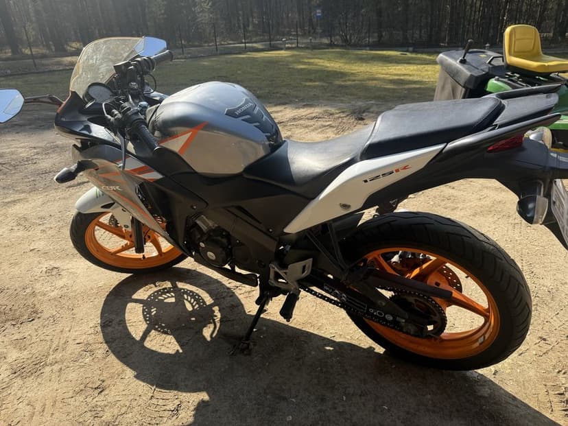 Honda CBR 125 honda