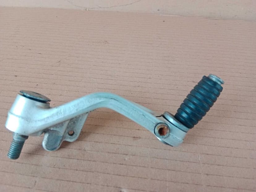 Aprilia Tuono RSV 1000 Mille Dźwignia Hamulca Tył Tylna 02-05 nóżka