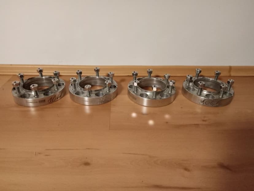 Dystanse z kołnieżem Toyota 4Runner Landcruiser Hilux 6x139,7 30mm