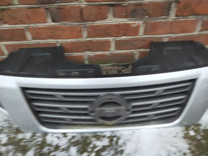 Grill atrapa Chłodnicy Nissan Navara D23 NP300 Oryginał Srebrna