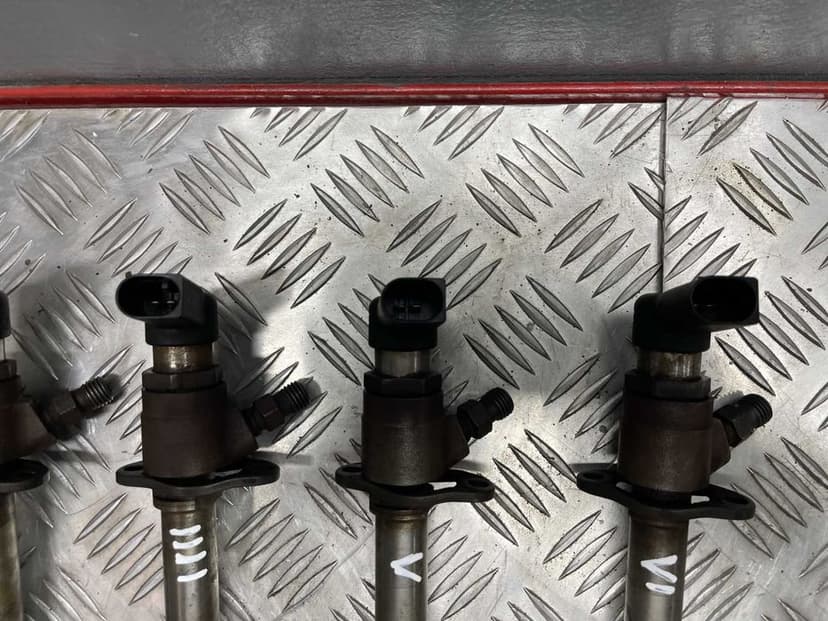 Wtryskiwacz 4H2Q-9K546-AF Land Rover Discovery III 2,7 TDV6  6Sztuk