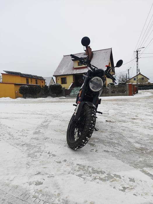 Husqvarna svartpilen 125