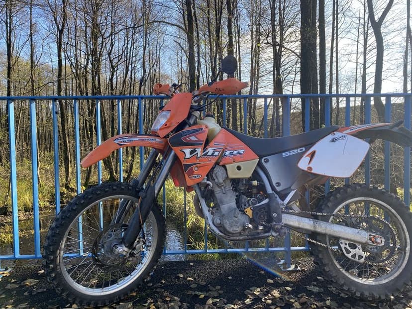 KTM EXC 520.