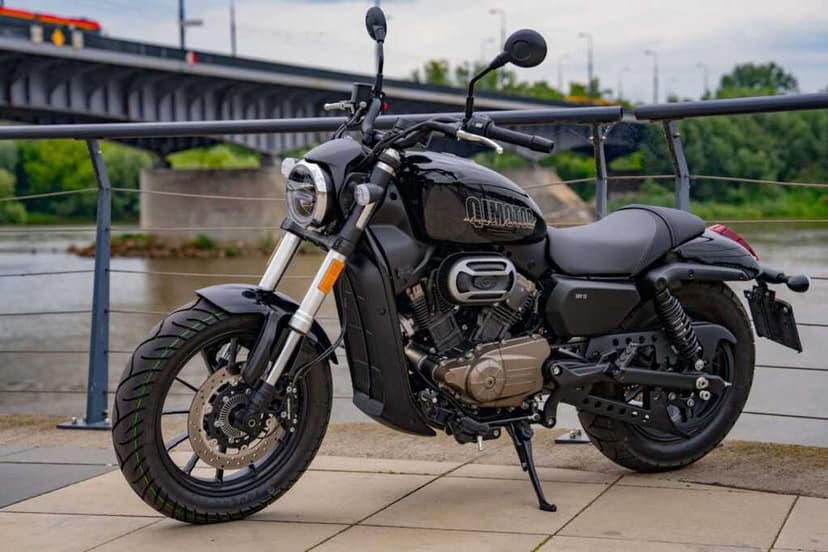 Motocykl Chopper Cruiser QJMOTOR SRV 12V 125cm3 Silnik V4 HIT 2026r