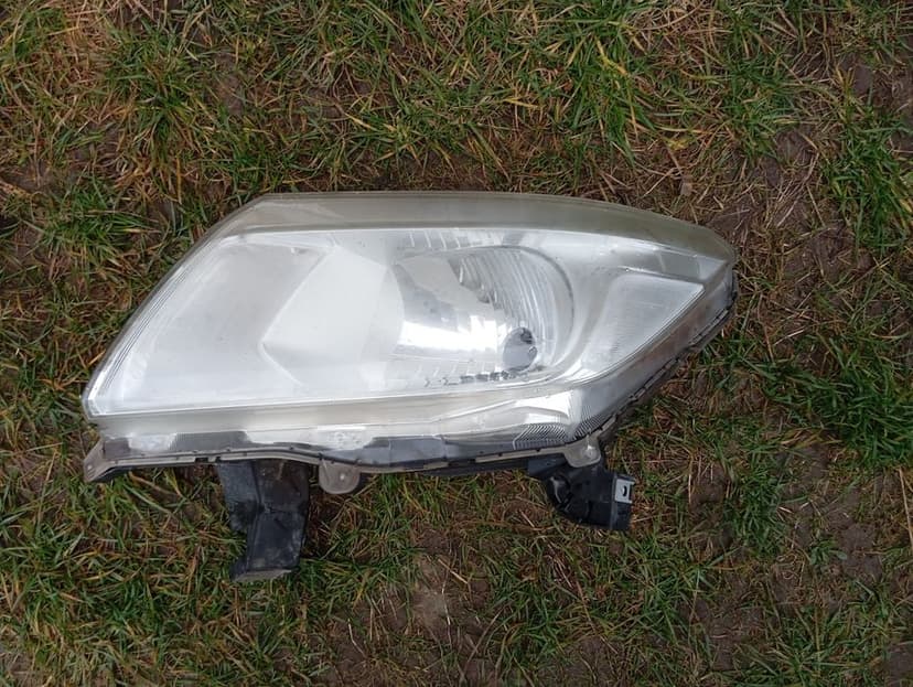 Lampa reflektor lewy przód Nissan Navara Oryginał Europa